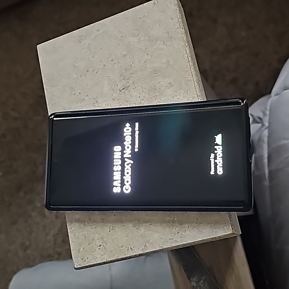 Galaxy note 10 unlocked with 5g no scratches, great condition case inclu…